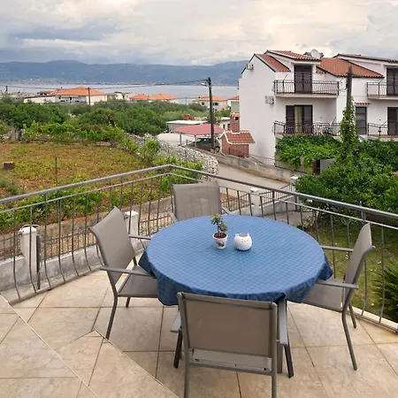 Zdravka Big Terrace Daire Slatine